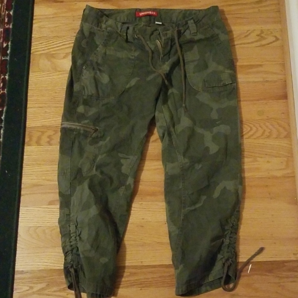 Camo capri cargo pants